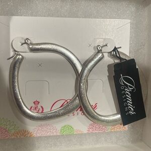 Necklacece and earring set